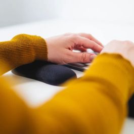 Repose-poignets gel anti-stress Goldtouch Wrist Rest – Bakkerelkhuizen