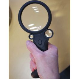 Loupe éclairante 3 en 1 – Identités